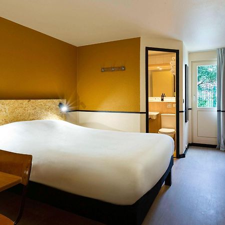 Greet Hotel Villeneuve La Garenne - Renove Buitenkant foto
