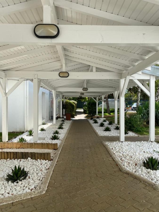 Greet Hotel Villeneuve La Garenne - Renove Buitenkant foto