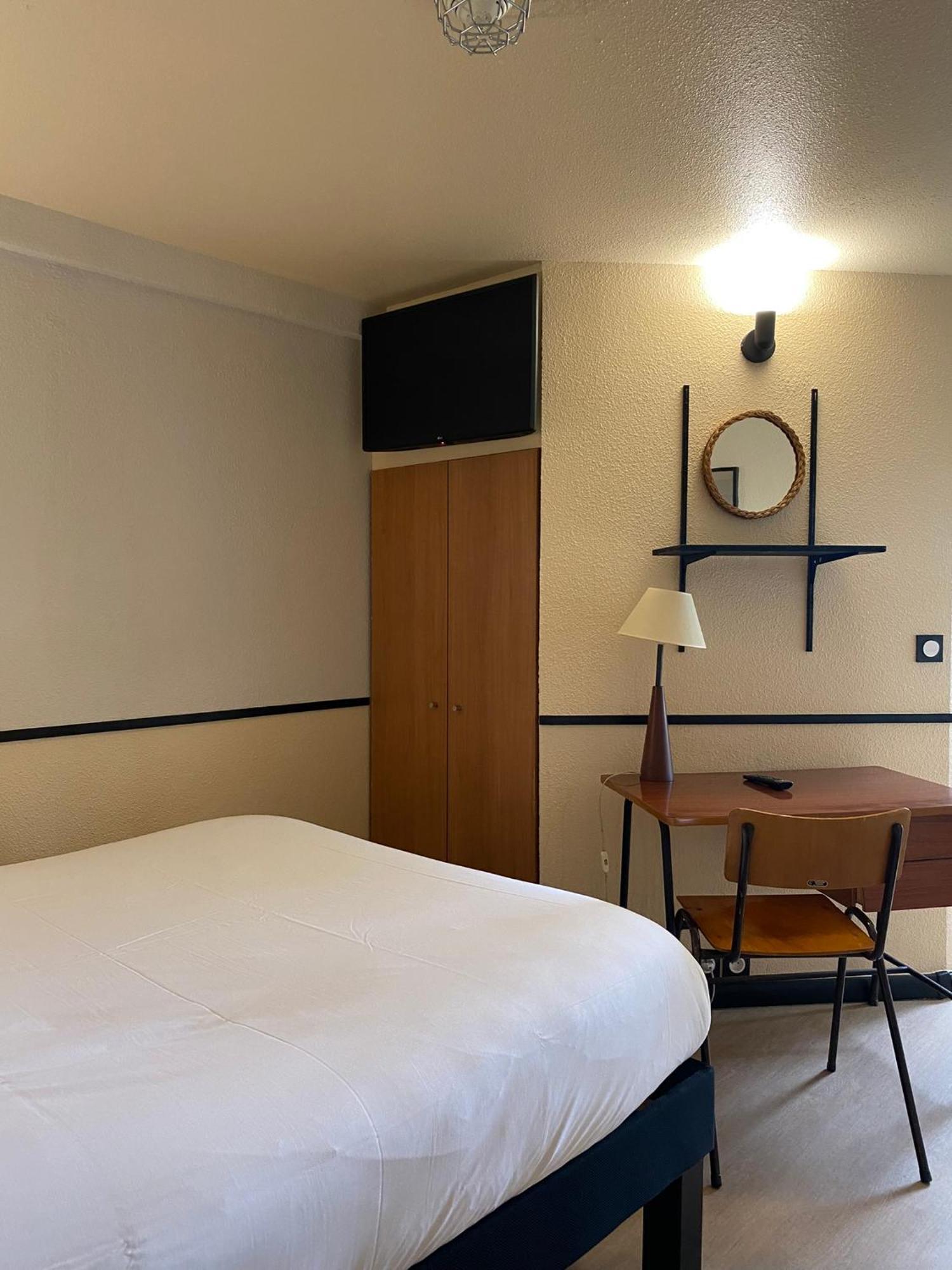 Greet Hotel Villeneuve La Garenne - Renove Buitenkant foto