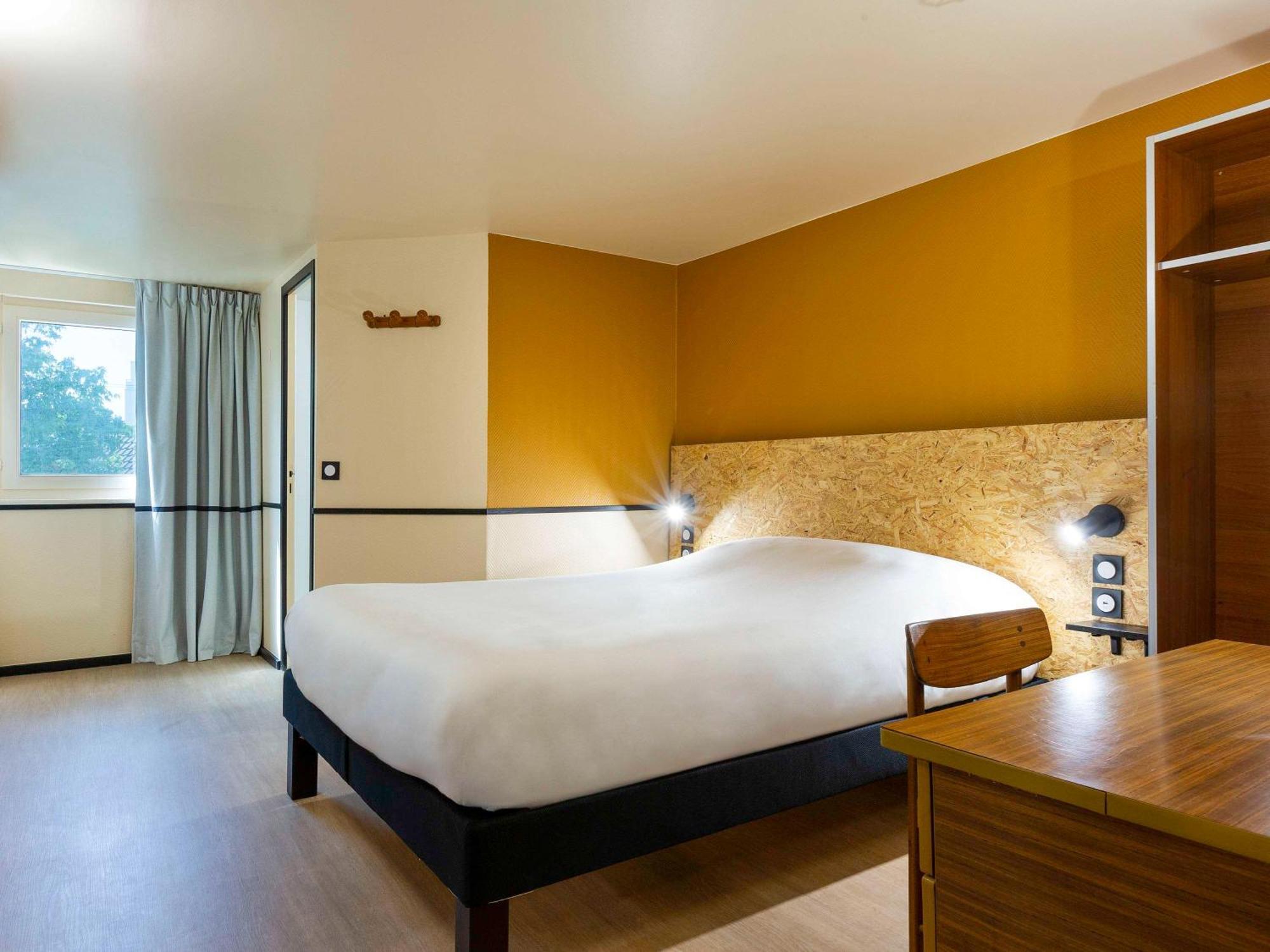 Greet Hotel Villeneuve La Garenne - Renove Buitenkant foto