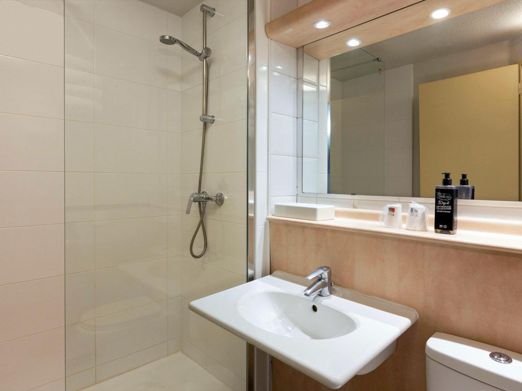 Greet Hotel Villeneuve La Garenne - Renove Buitenkant foto