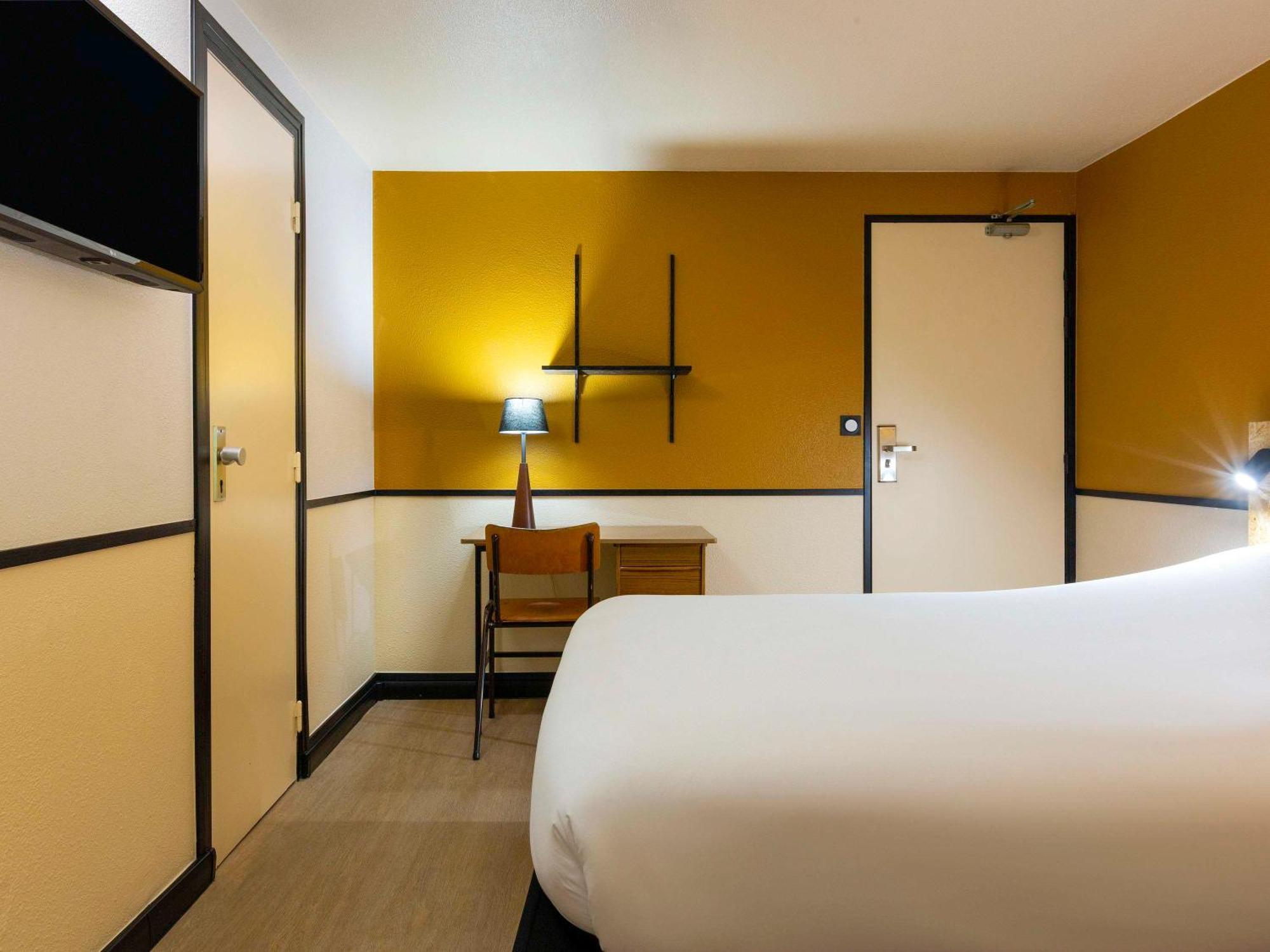 Greet Hotel Villeneuve La Garenne - Renove Buitenkant foto