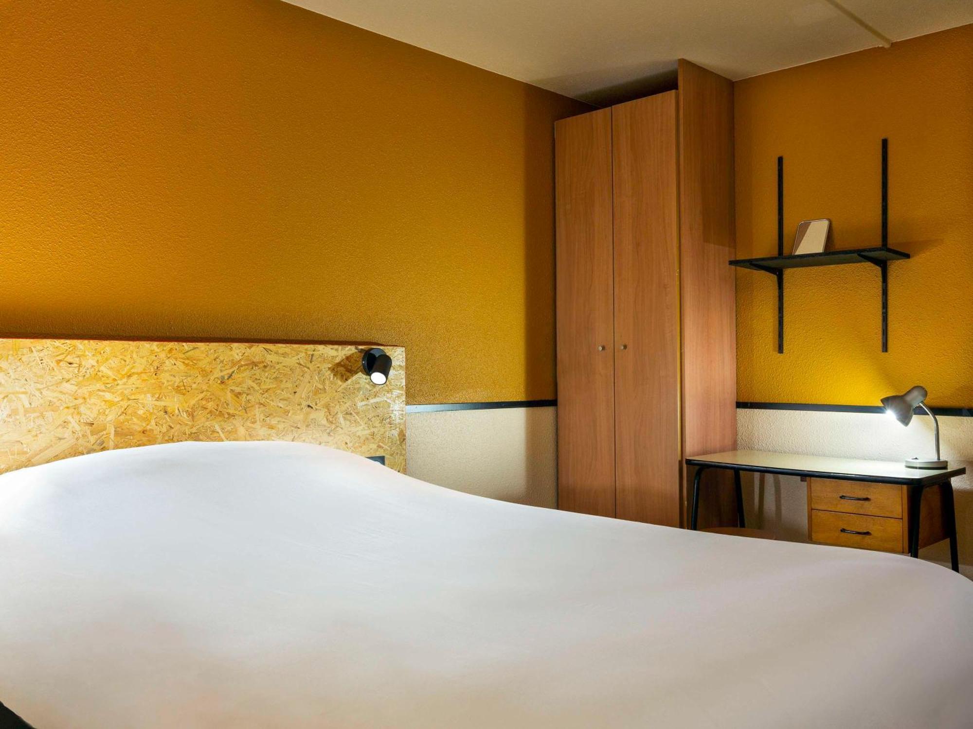 Greet Hotel Villeneuve La Garenne - Renove Buitenkant foto