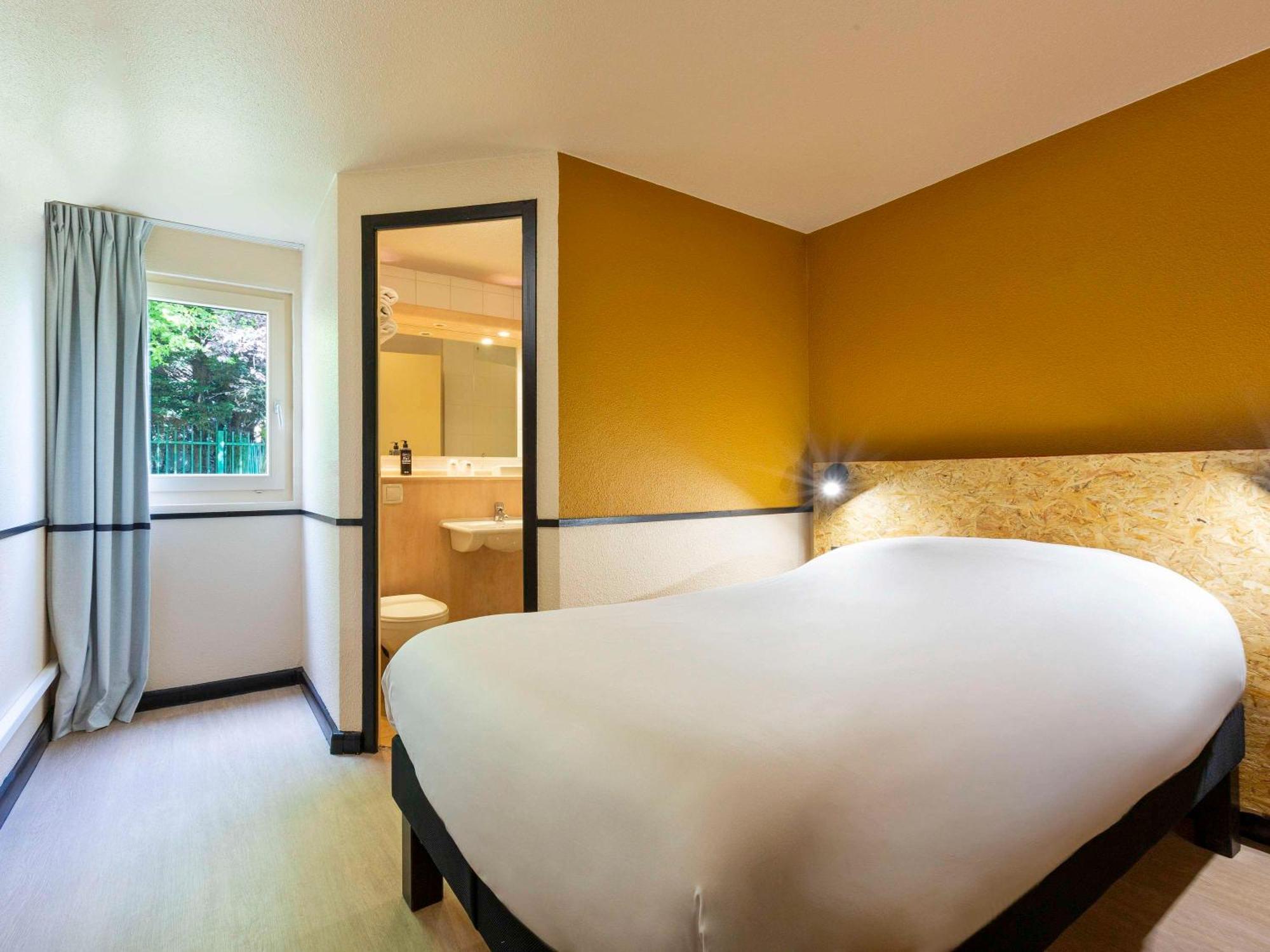 Greet Hotel Villeneuve La Garenne - Renove Buitenkant foto