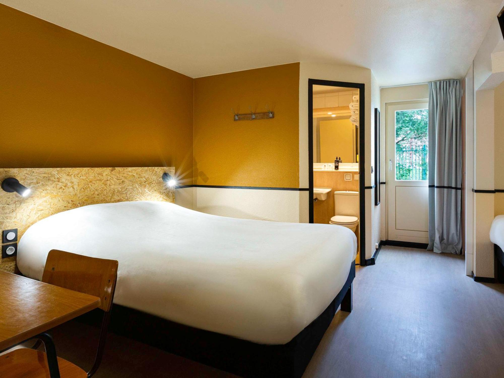 Greet Hotel Villeneuve La Garenne - Renove Buitenkant foto