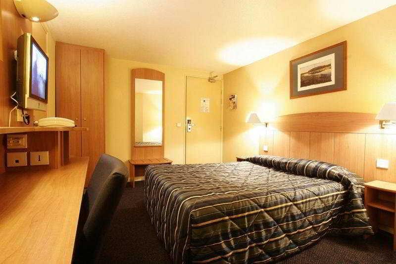 Greet Hotel Villeneuve La Garenne - Renove Buitenkant foto