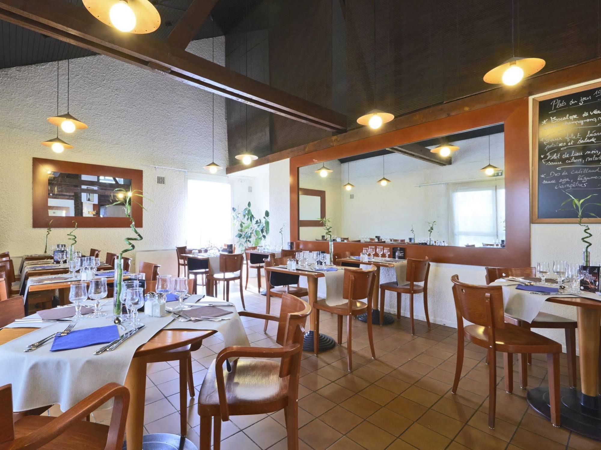 Greet Hotel Villeneuve La Garenne - Renove Buitenkant foto