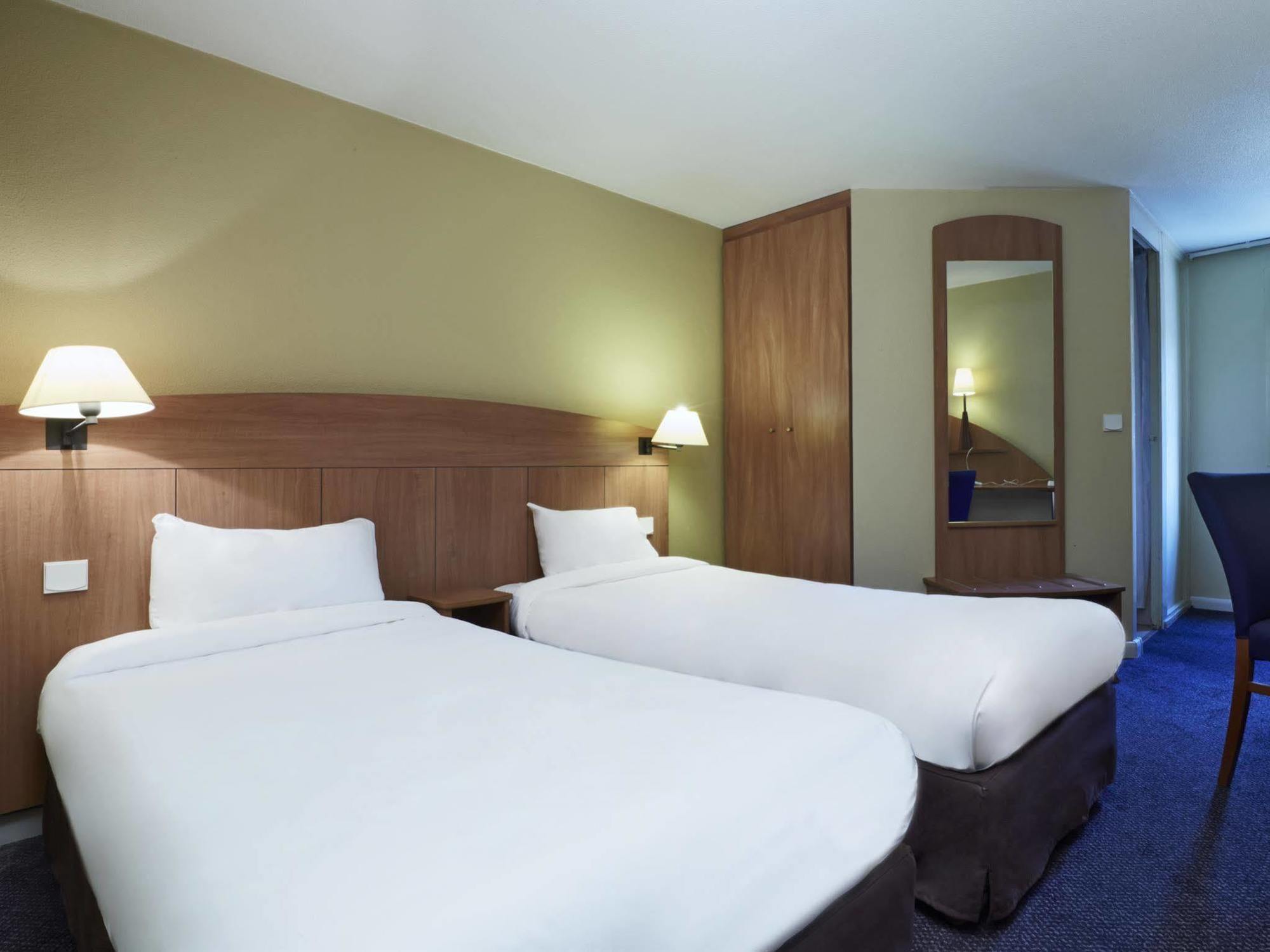 Greet Hotel Villeneuve La Garenne - Renove Buitenkant foto